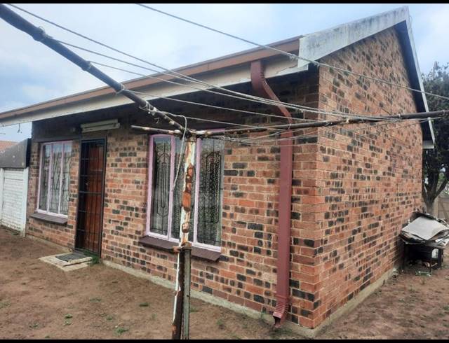 2 BEDROOM HOUSE FOR SALE IN LEEUHOF